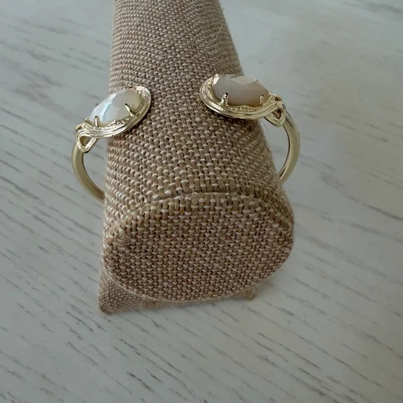 Kendra Scott Andy Pinch Bracelet - Picture 3 of 7